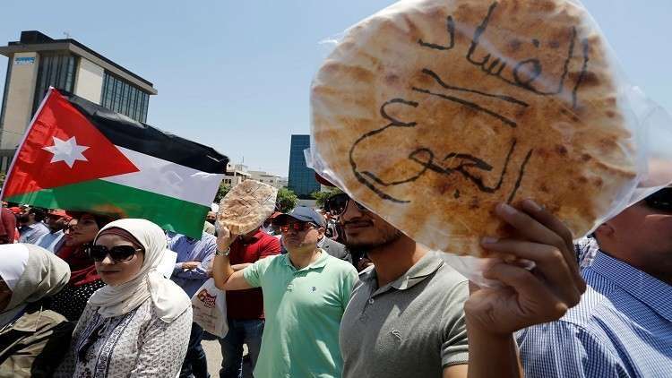 مصادر إعلامية: أنباء عن وقف المحتجين في العاصمة الأردنية عمان اعتصامهم