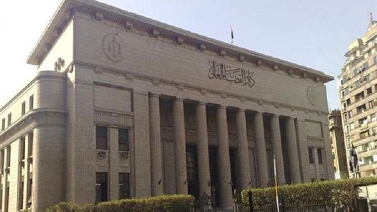 مصر تحيل 28 متهما إلى جنايات أمن الدولة بتهم الدعوة إلى إسقاط النظام