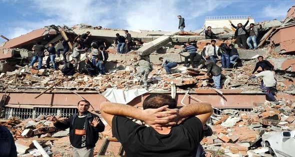 انتهاء عمليات الإنقاذ في المنطقة التي دمرها الزلزال في إيران