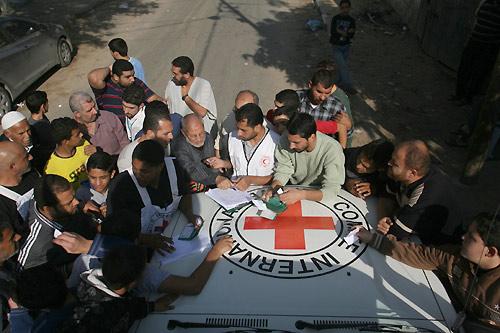 وزارة الدفاع الروسية تبحث مع الصليب الأحمر إيصال المساعدات لسورية