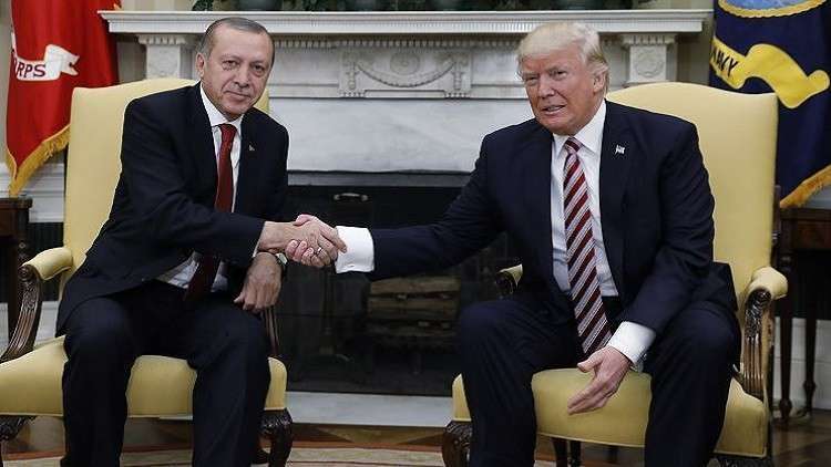 أردوغان وترامب يناقشان هاتفيا التطورات في سورية