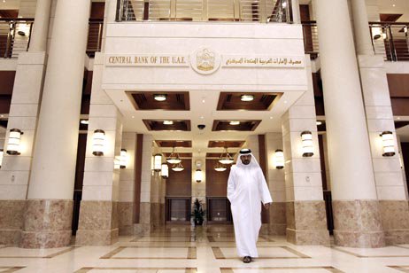 مخاوف من تجميد حسابات سعوديين من قبل بنك الإمارات المركزي
