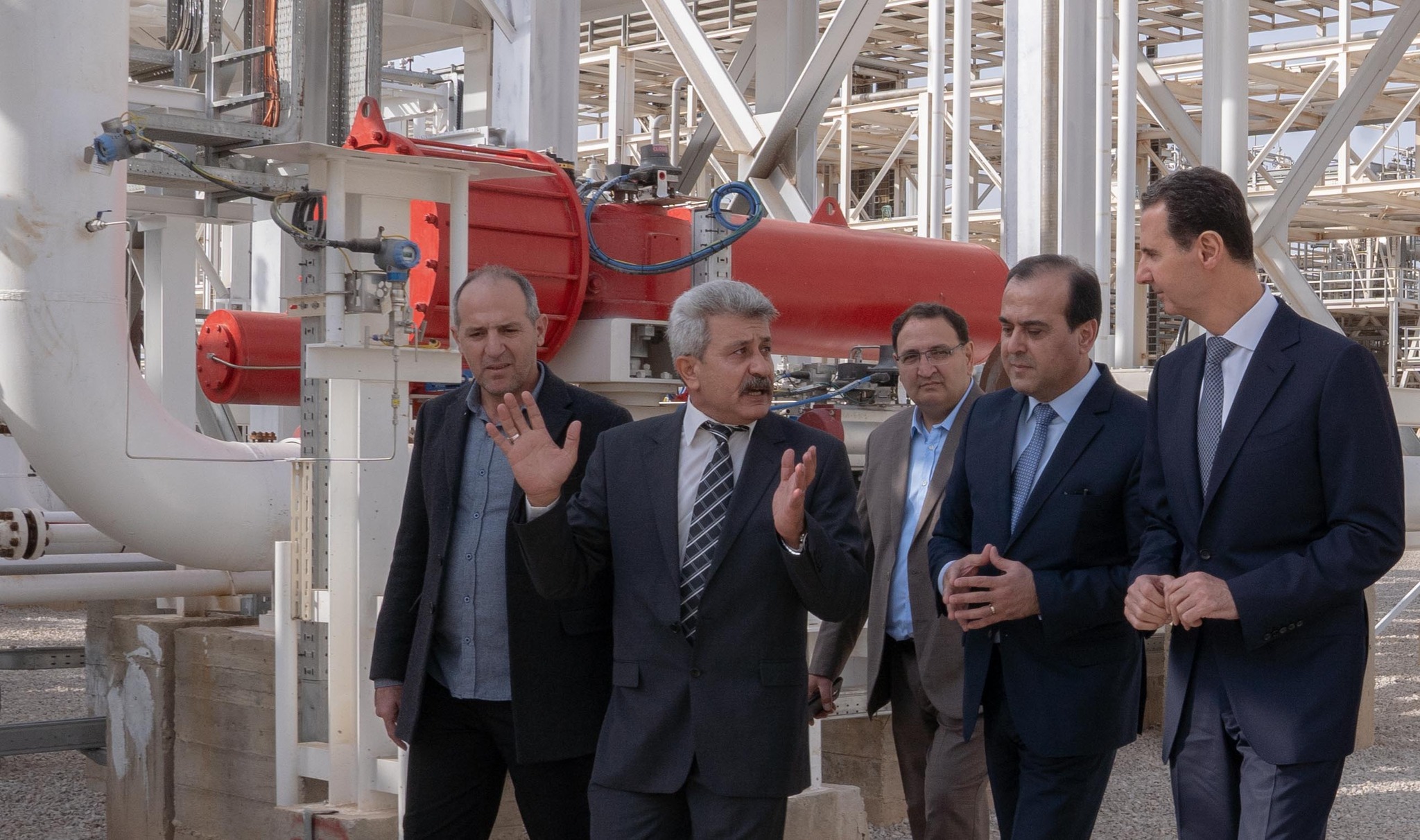 الرئيس الأسد يشارك بإطلاق المرحلة الأولى من تشغيل الضواغط التوربينية في معمل غاز جنوب المنطقة الوسطى