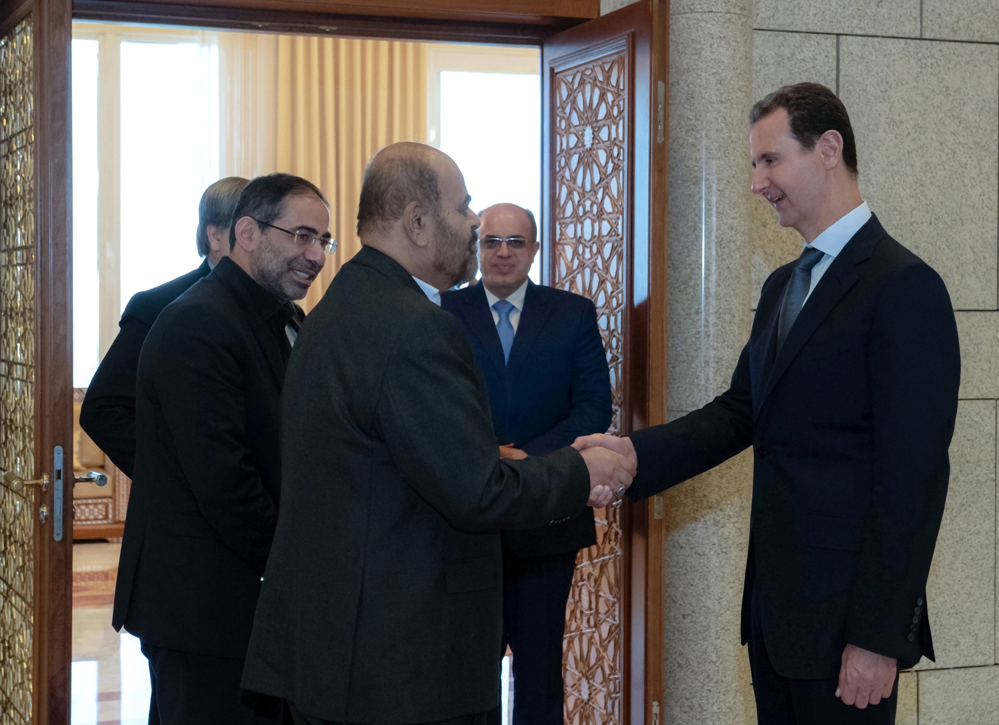 الرئيس الأسد يلتقي قاسمي.. التأكيد على استمرار العمل بين المؤسسات السورية والإيرانية لتفعيل الاتفاقيات الثنائية