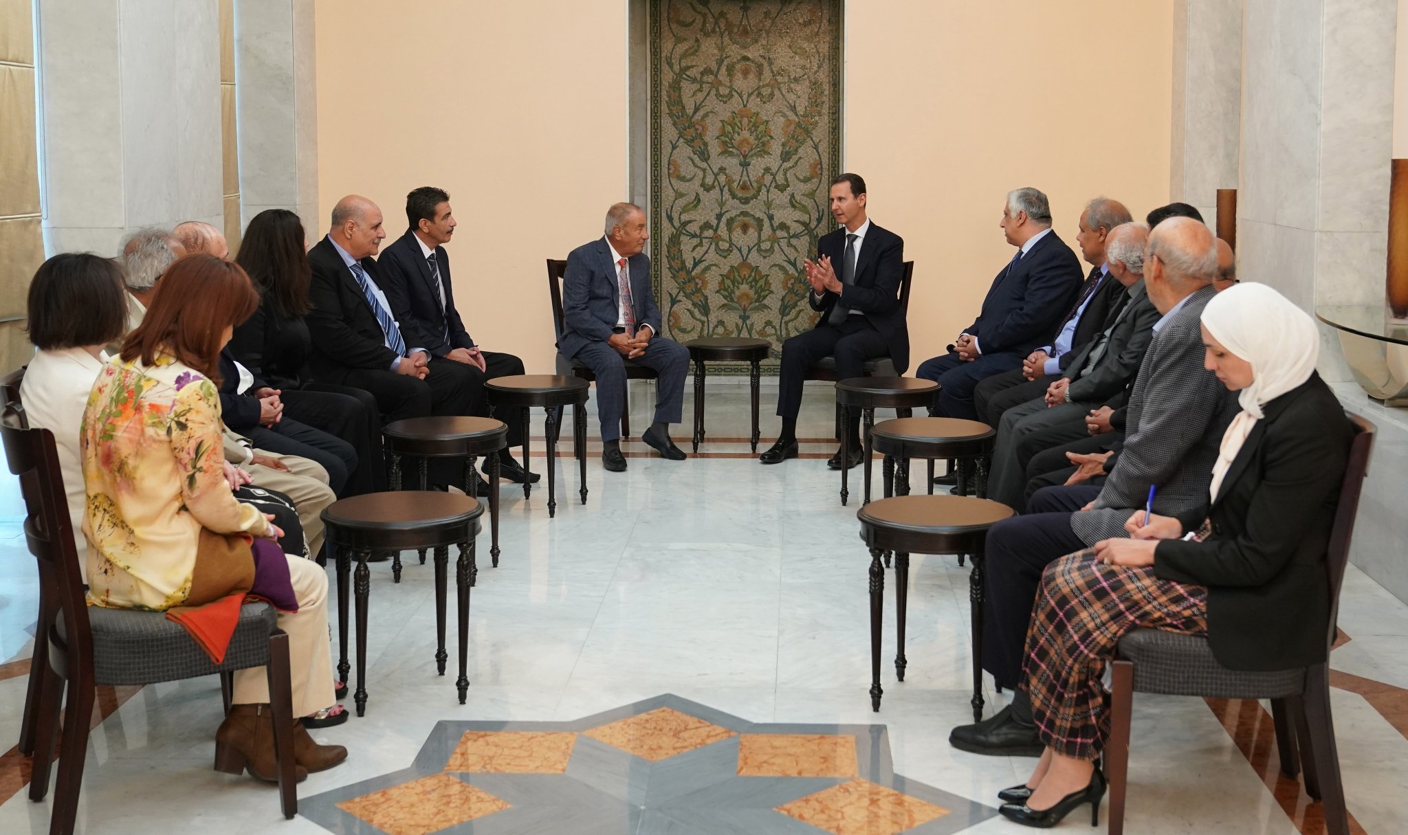 السيد الرئيس بشار الأسد يلتقي أعضاء الأمانة العامة لاتحاد الجاليات والمؤسسات والفعاليات الفلسطينية في الشتات-أوروبا