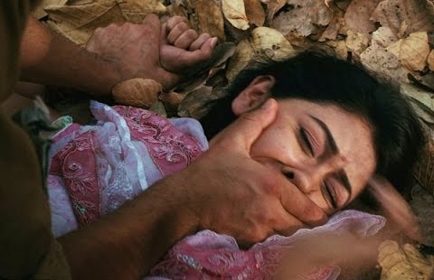 بعد اغتصابها 30 مرّةً صباحاً.. إيزيديّة تتّصل بـ«البشمركة»: أرجوكم أقصفونا