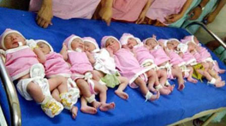 امرأة تلد 11 مولودًا دفعة واحدة!