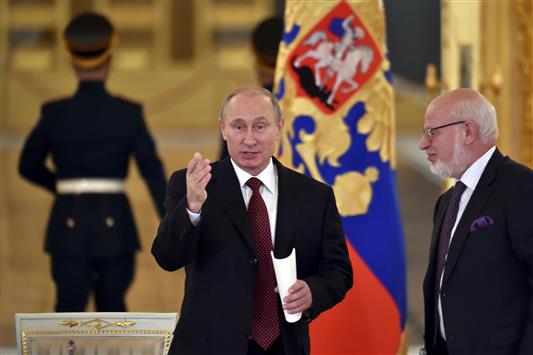 بوتين يرسّخ نفوذ روسيا في قلب أوروبا