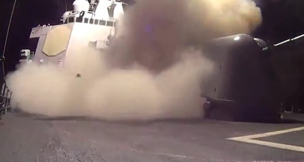 مشاهد عالية الدقة لقصف البحرية الأمريكية لـ “داعش” بصواريخ توماهوك