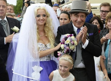 ملياردير نمساوى يتزوج فتاة تصغره بـ57 عامًا