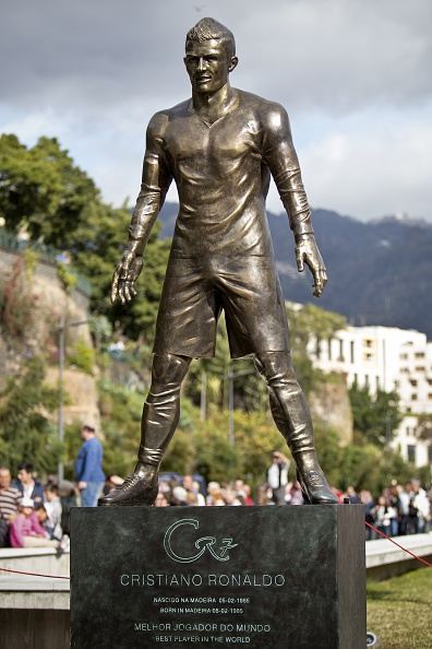 تمثال كريستيانو رونالدو مع عضو ذكري منتصب يثير الجدل