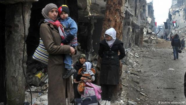 مخيم اليرموك يستباح.. فماذا أنت فاعلة يا منظمة التحرير؟!