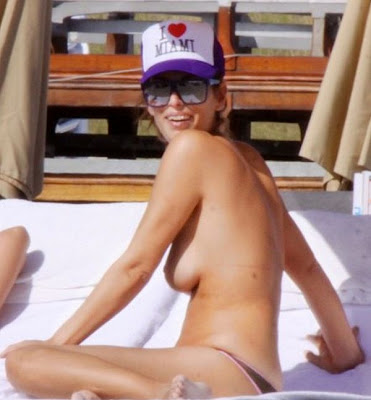 عايدة يسبيكا ملكة جمال فنزويلا عارية الصدر في شواطىء ميامي