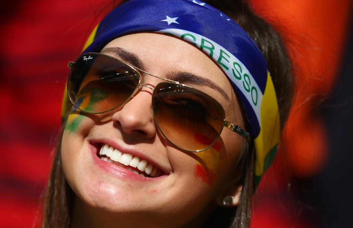  بالصور.. فرحة برازيلية وهستيريا مكسيكية هولندية وخيبة أمل تشيلية 