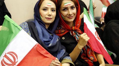 بالصور: جميلات إيران يخطفن الأنظار في المونديال!