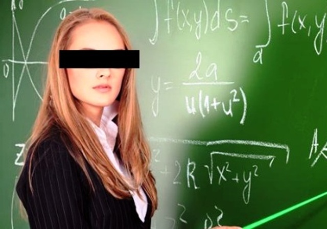 معلمة ترسل صور سكس لطلابها بدل صديقها عن طريق الخطأ