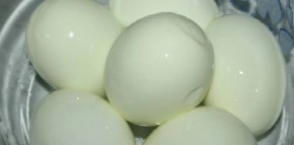 طريقة مذهلة لإعادة البيضة نيئة بعد سلقها