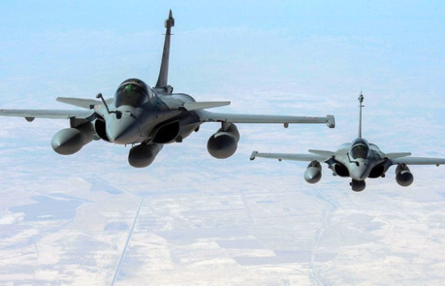 طائرات أميركية أسقطت أسلحة وإمدادات للمقاتلين الأكراد في عين العرب