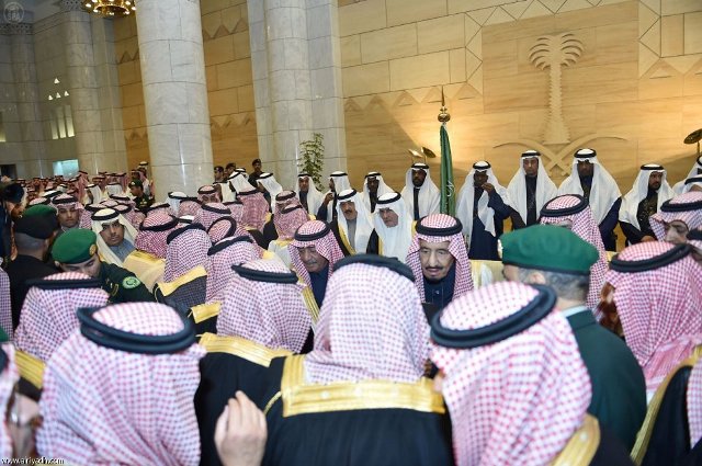 مملكة آل سعود.. صراع بين محوري "مقرن" و "متعب" والملك الجديد "واجهة مؤقتة"
