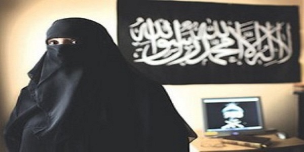 عن «أميرة» التي تخلت عن مرح المراهقة بحثاً عن الـ «سكس» لدى «داعش»