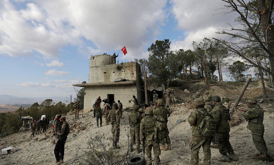 أنقرة «وحيدة» في «نار إدلب»: مقتل أكثر من 30 عسكرياً تركياً في غارة واحدة