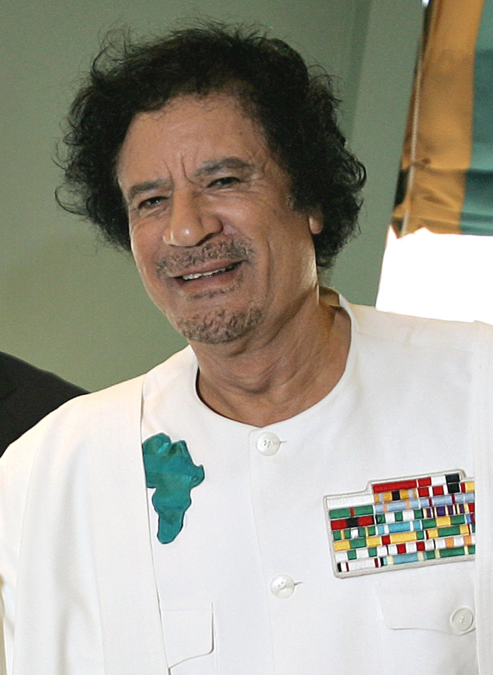  الزعيم معمر القذافي يطرح  حلاً سلمياً للوضع المأساوي في نيجيريا لإنقاذ أرواح المسلمين والمسيحيين  