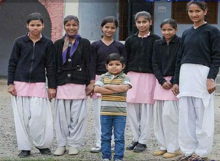 أصغر مدرس في العالم بطول 90 سم