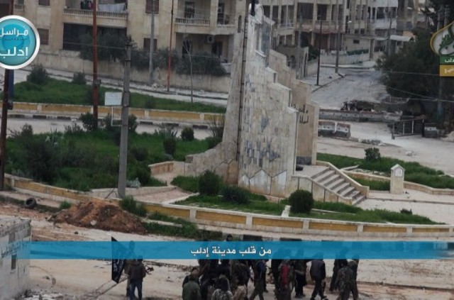 سقوط إدلب بيد جبهة النصرة ..و مصدر سوري يكشف ماذا جرى !
