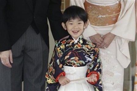 هل ينقذ الأمير الصغير «أباطرة اليابان»؟
