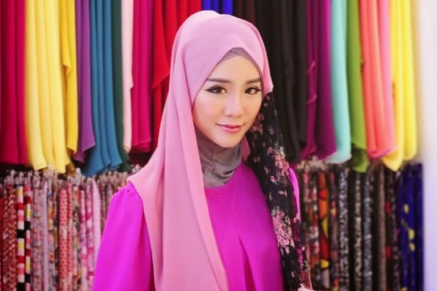 عارضة «بلاي بوي» إباحية تتخلى عن مهتنها وتعتنق الإسلام: شعرت بالطمأنينة