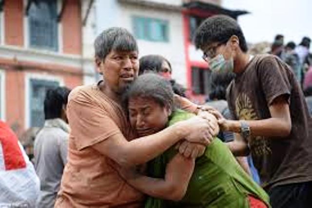 حصيلة ضحايا زلزال النيبال تصل الى 2000 قتيل.. والبلاد تستيقظ على هزة جديدة
