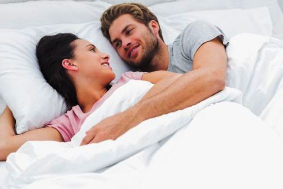 التلامس بين الزوجين أثناء النوم له فوائد مذهلة