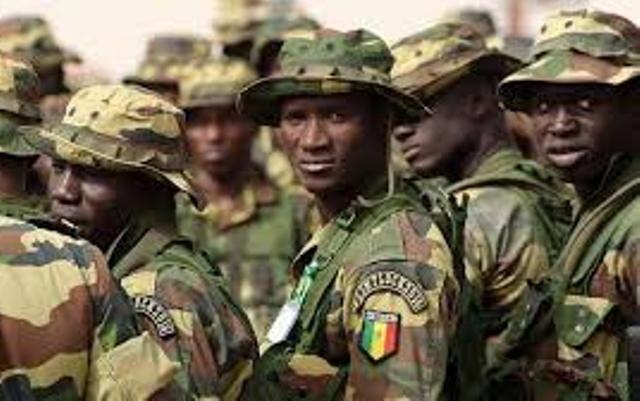 الجيش السنغالي يدخل إلى غامبيا