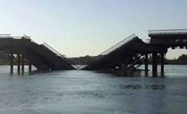 جسور الفرات دُمرت بالكامل: "التحالف" يفصل الشامية عن الجزيرة!
