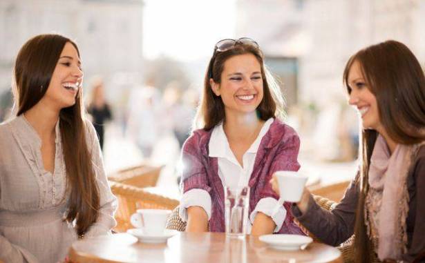 هل تزامن الدّورة الشهرية بين النساء الصديقات حقيقة مثبتة؟