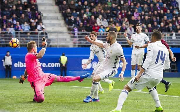 البطولات الأوروبية : ريال مدريد يضرب إيبار برباعية وبايرن ميونيخ يبتعد في الصدارة