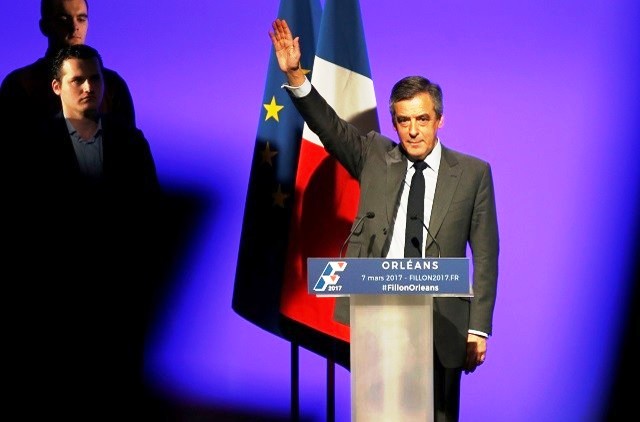 فيون يقلص الفارق بينه وبين ماكرون في الانتخابات الرئاسية الفرنسية