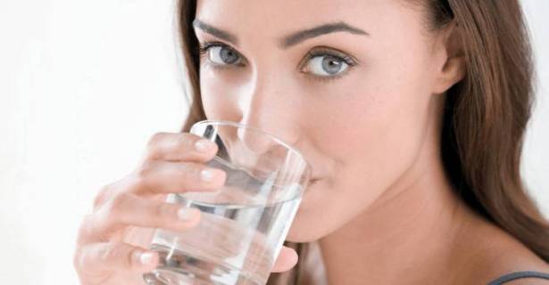 8 فوائد لشرب الماء.. هذا ما تفعله بجسمك!