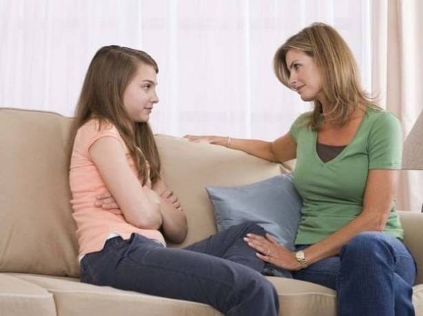 6 نصائح فعالة للتعامل بمثالية مع ابنتكِ المراهقة