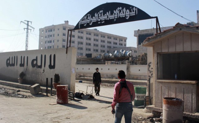 هل يسلم تنظيم داعش مدينة الرقة للأميركي وحلفائه بدون معارك؟