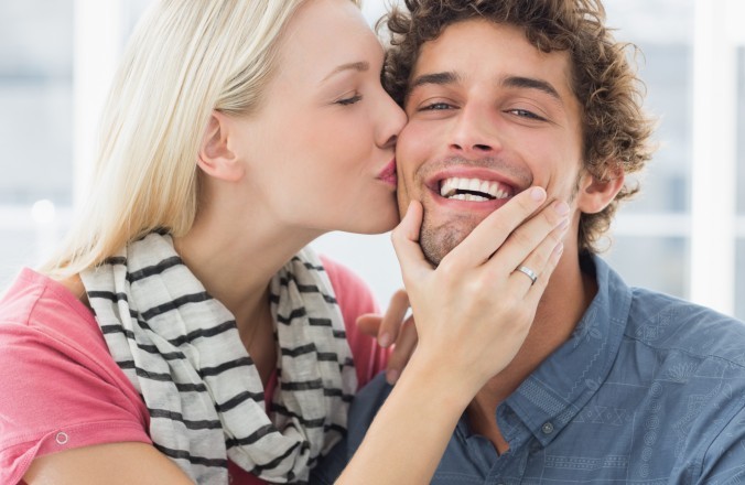 ما هو سر إغماض العيون عند التقبيل؟