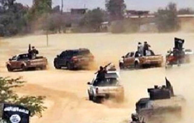 "داعش" يهرب إلى "إمارة الفرات".. والمدنيون رهائن وحشيته !