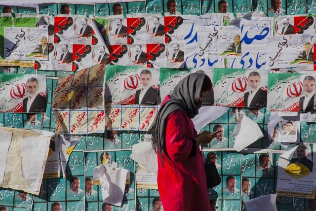 الانتخابات الرئاسية الإيرانية: تنافس الداخل وترقب الخارج