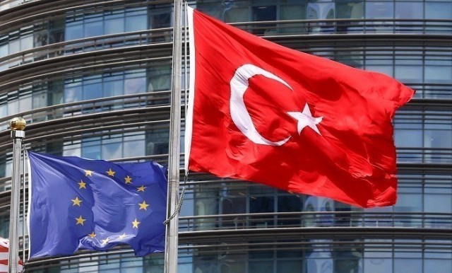 بروكسل تدعو أنقرة لتوافق شعبي لدى إجراء التعديلات الدستورية