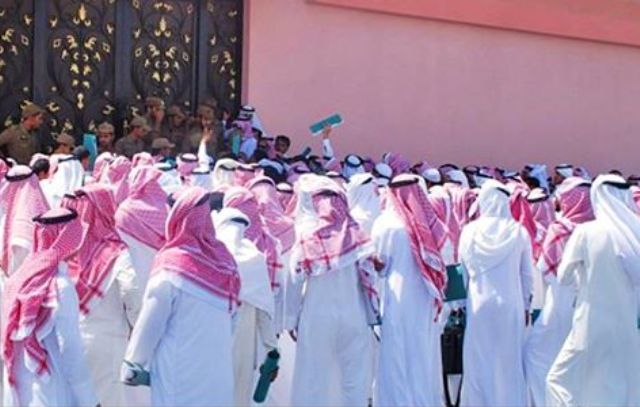 أزمات متفاقمة تدفع بالعاطلين عن العمل للتظاهر في الرياض