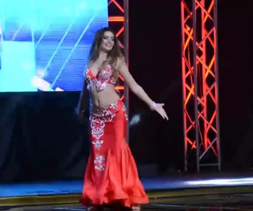 بالفيديو.. ملكة جمال أوكرانيا تبدع بالرقص الشرقي خلال حفل “ميس إيكو 2017”