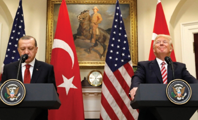 الرئيس التركي يبحث عن حوار يحد من المواجهة المتصاعدة … ترامب يستقبل أردوغان بصفعة جديدة