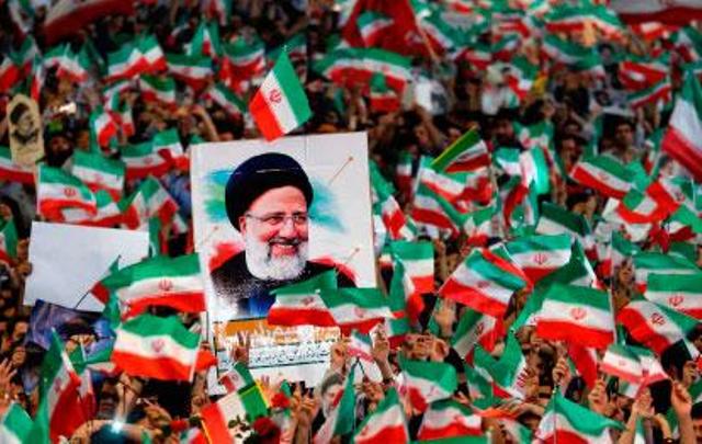 إيران..الرئيس الثامن يدخل صناديق الاقتراع