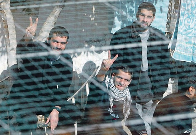 الأسرى في سجون العدو الاسرائيلي يواصلون اضرابهم لليوم الـ40 على التوالي