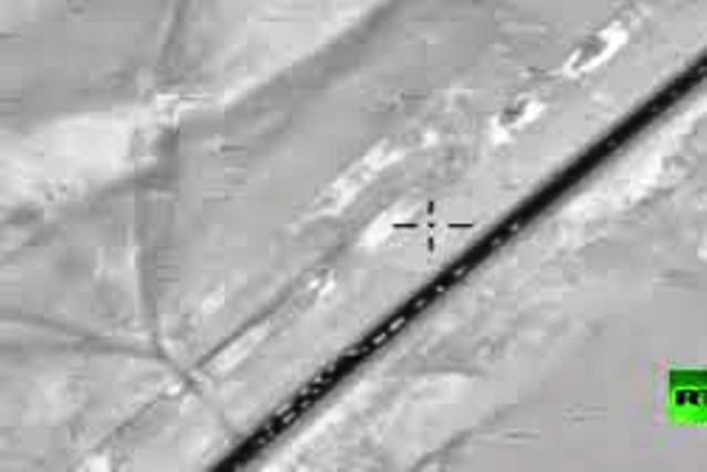 القوات الجوية الروسية تدمر رتلا لداعش كان متوجها من الرقة إلى تدمر